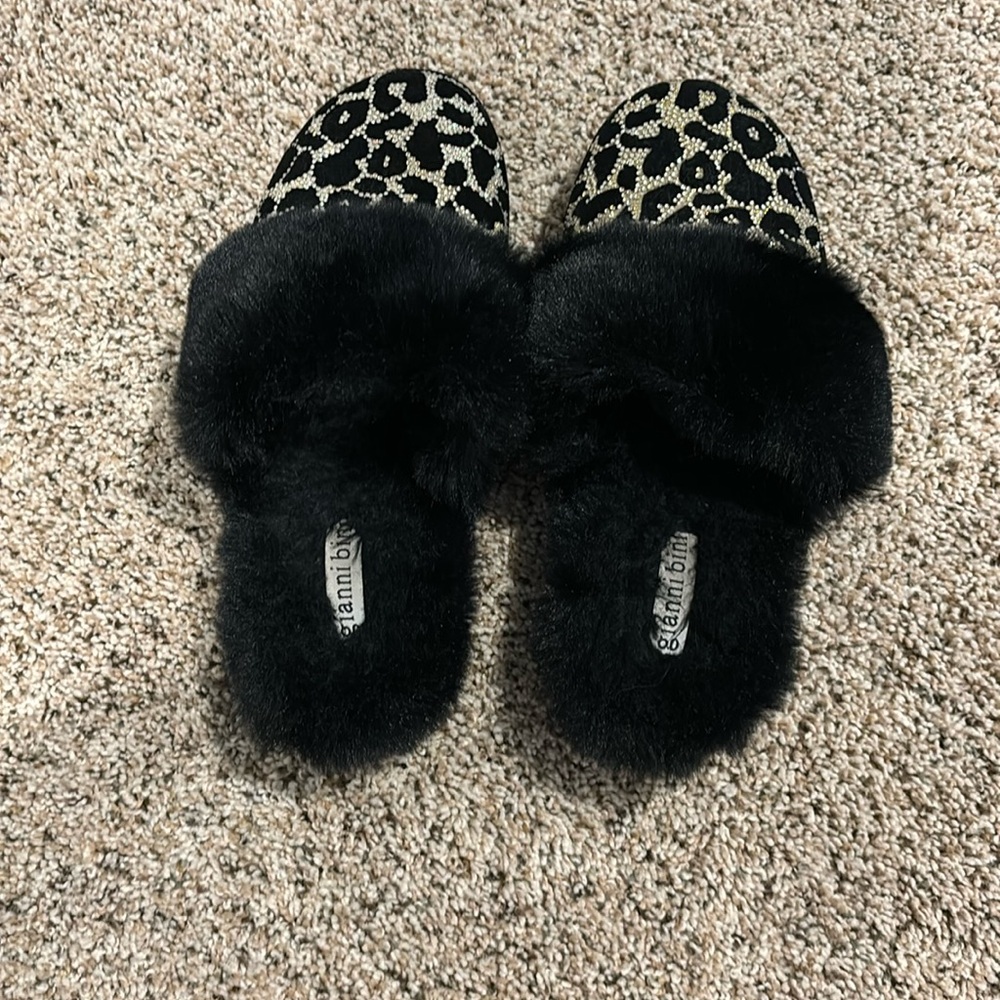 Gianni Bini house slippers size 10